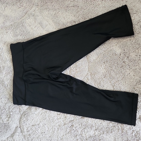 Under Armour athletic capris size medium - Picture 4 of 5